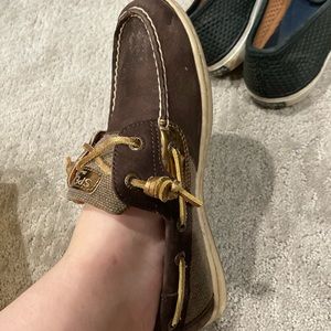 Size 7 brown sperrys